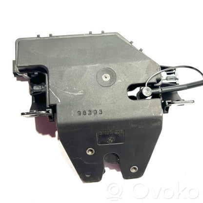 Aizmugurējā pārsega slēdzene