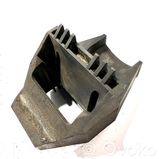Radiator(s) holder/bracket