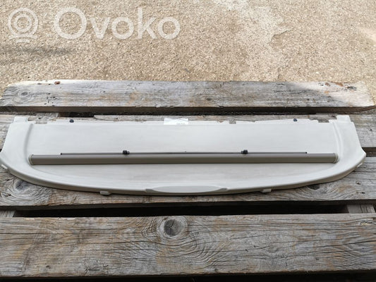 Механическая шторка заднего окна