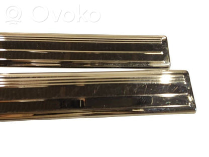 Priekšējā sliekšņa dekoratīvā apdare (iekšējā)