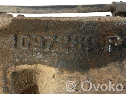 Aizmugurē riteņa rumbas vārpstas šarnīrs (stupica, capfa)