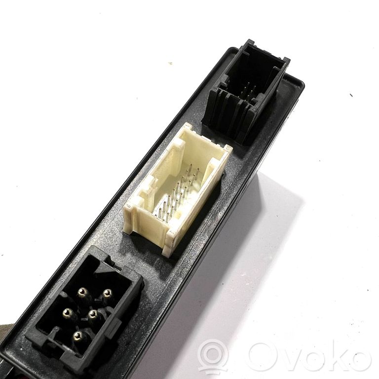 Durvju vadības bloks