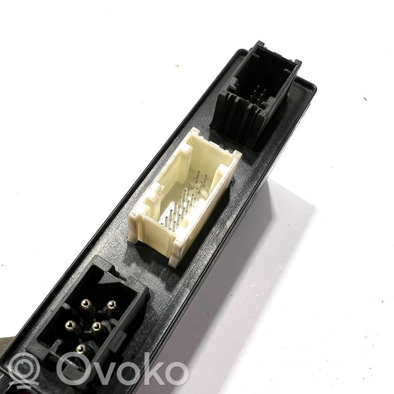 Durvju vadības bloks