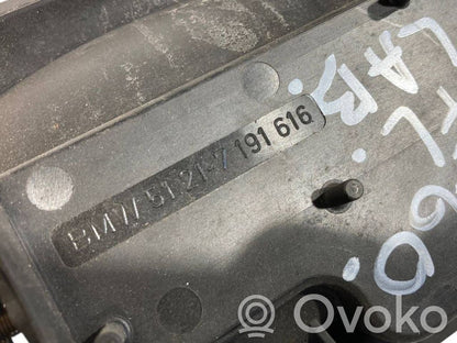 Priekšpusē turētājs / kronšteins ārējam atvēršanas rokturim