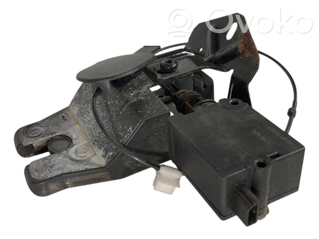 Aizmugurējā pārsega slēdzene