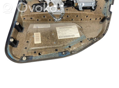 Apšuvums aizmugurējām durvīm