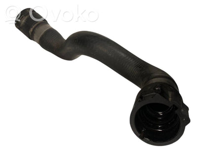 Caurulīte (-es) / šļūtene (-es)