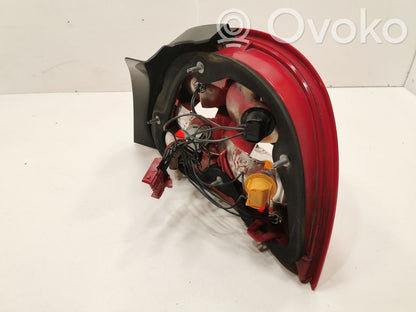 Задний фонарь в кузове