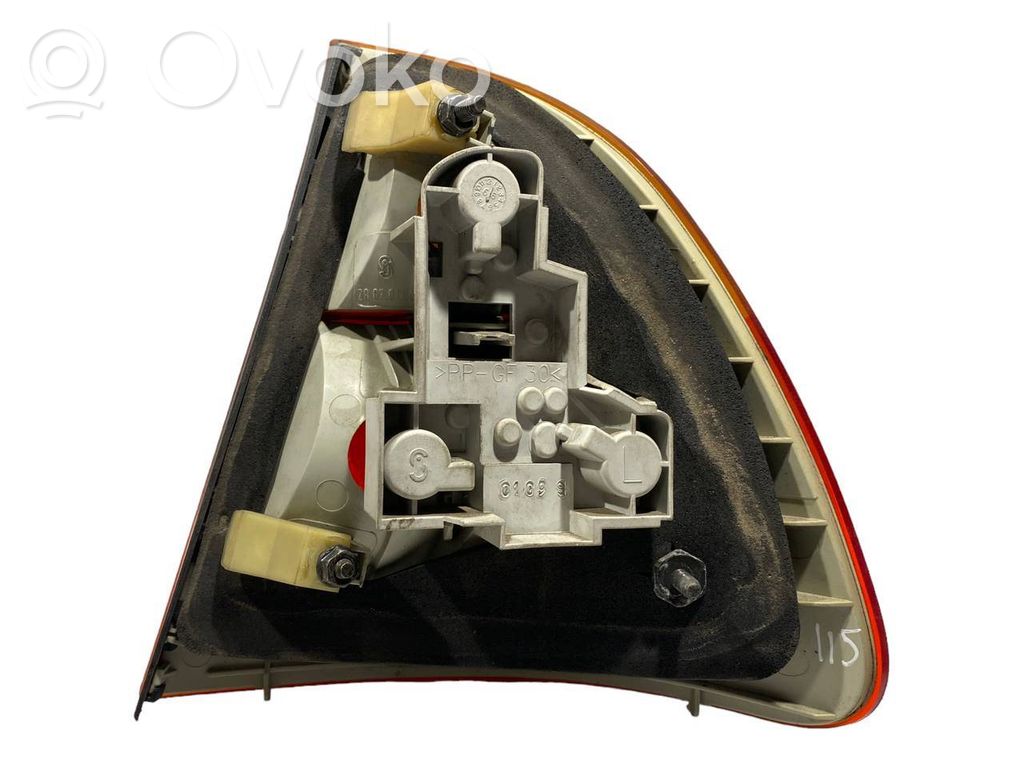 Aizmugurējais lukturis virsbūvē