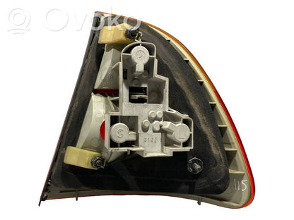 Aizmugurējais lukturis virsbūvē