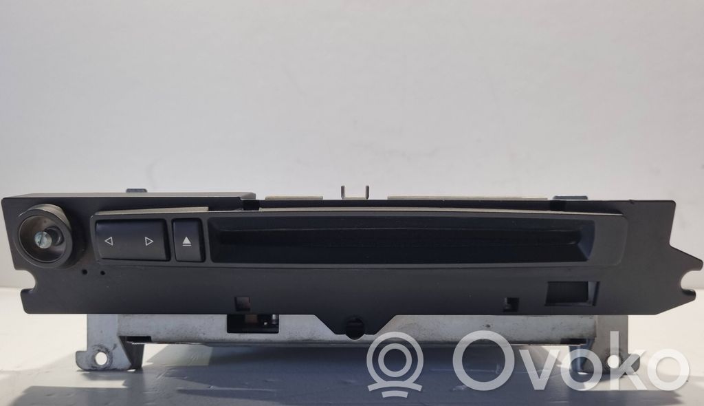 Radio / CD/DVD atskaņotājs / navigācija