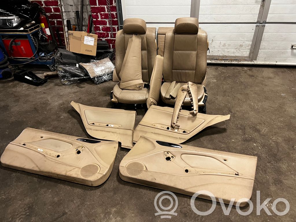 Sēdekļu un durvju dekoratīvās apdares komplekts