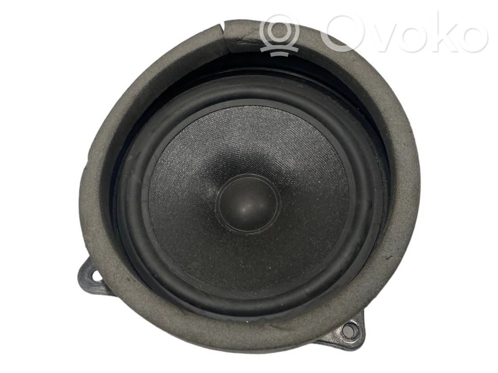 Speaker(s) in the rear door