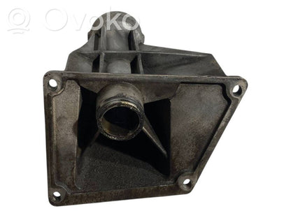 Pusass sakabes gultņa stiprinājums