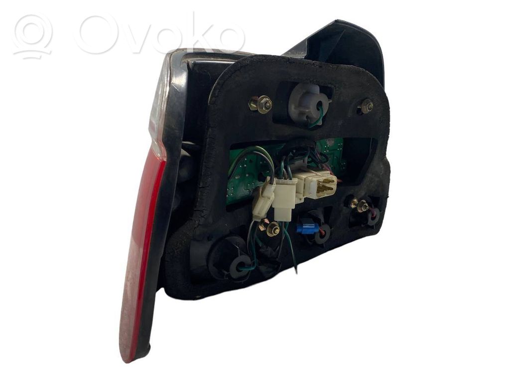 Aizmugurējais lukturis virsbūvē