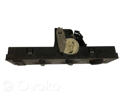 Air conditioning / climate control / interior heating control unit (in the passenger compartment)