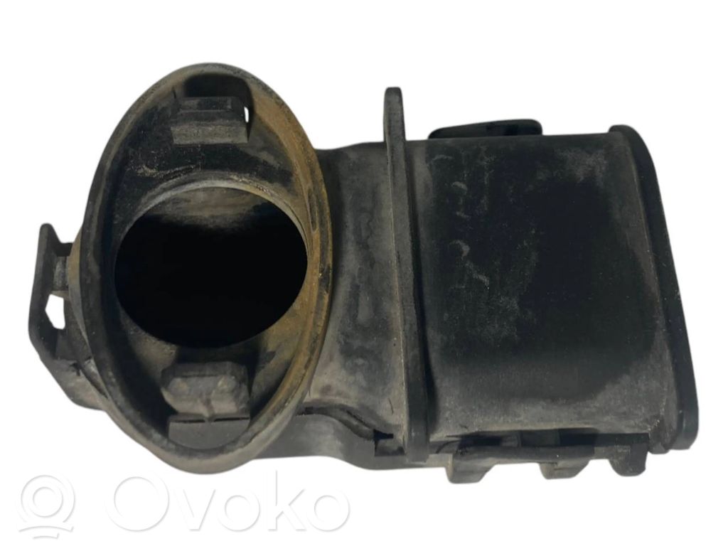 Cita veida dzinēja nodalījuma detaļa