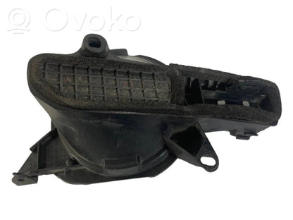 Skaļrunis (-i) aizmugurējā palodzē