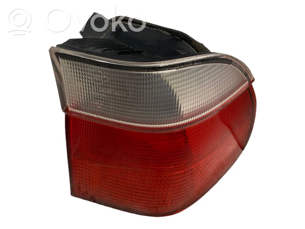 Aizmugurējais lukturis virsbūvē