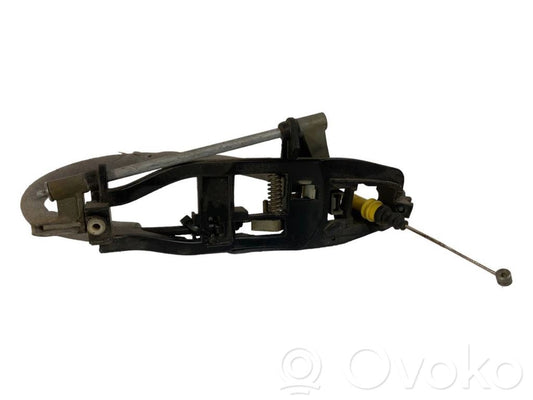 Priekšpusē turētājs / kronšteins ārējam atvēršanas rokturim