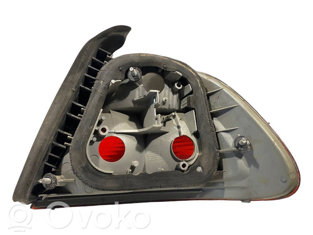 Aizmugurējais lukturis virsbūvē