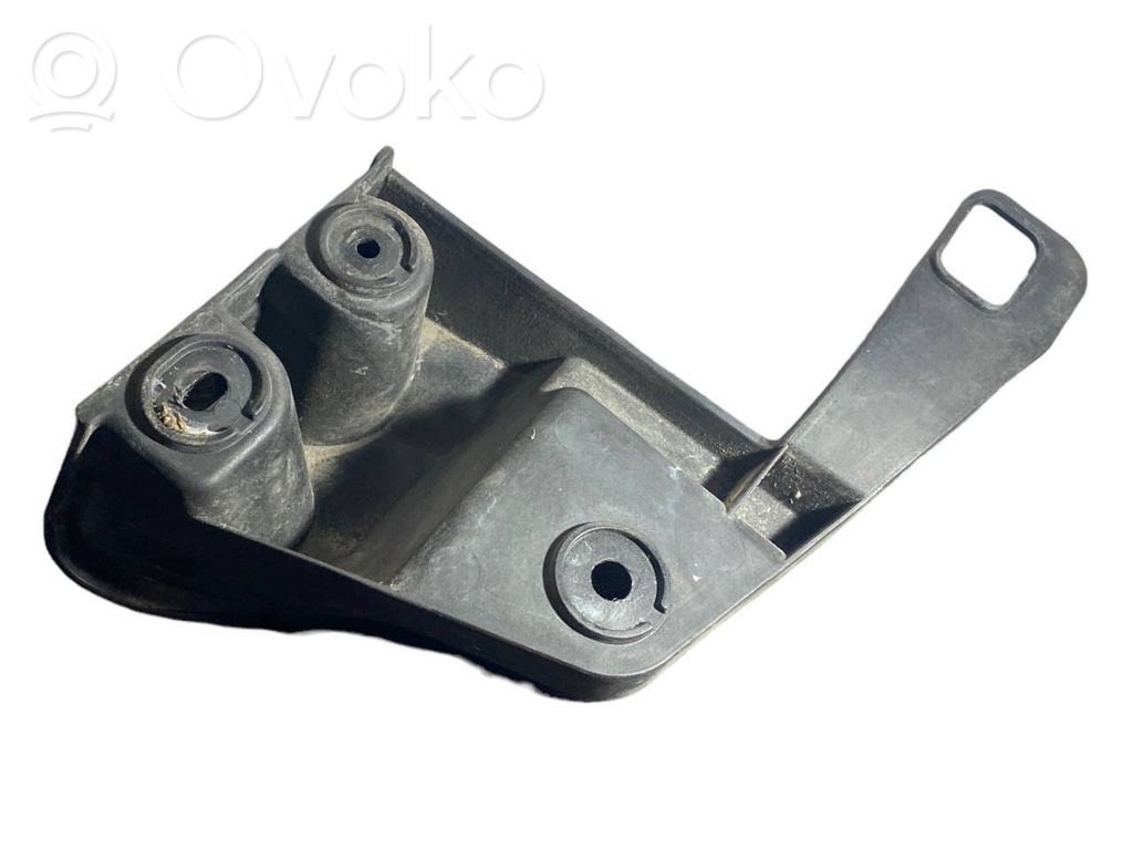 Priekšpusē bampera turētājs