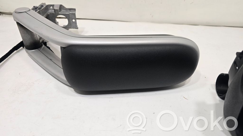 Подлокотник