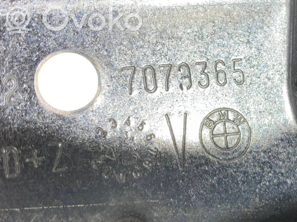 Apšuvums aizmugurējām durvīm