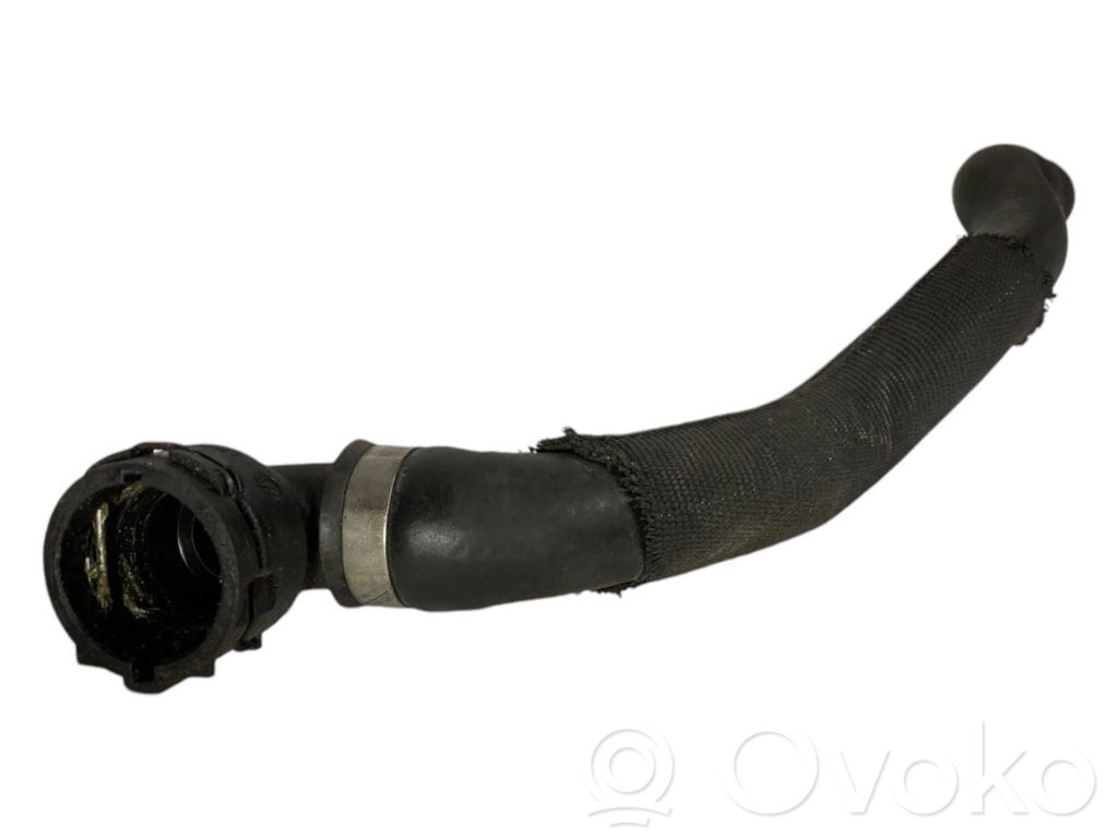 Caurulīte (-es) / šļūtene (-es)