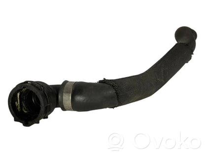 Caurulīte (-es) / šļūtene (-es)