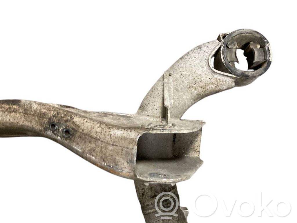 Pusrāmis aizmugurējais / priekšējais