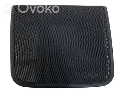 Aizmugurē skaļruņa dekoratīvā apdare