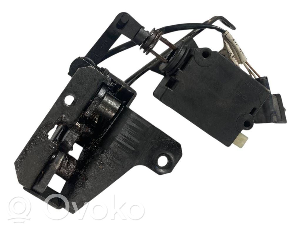 Aizmugurējā pārsega slēdzene