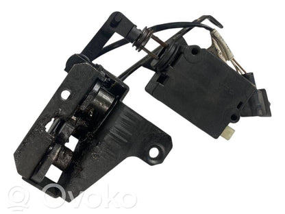 Aizmugurējā pārsega slēdzene