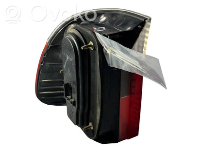 Задний фонарь в кузове