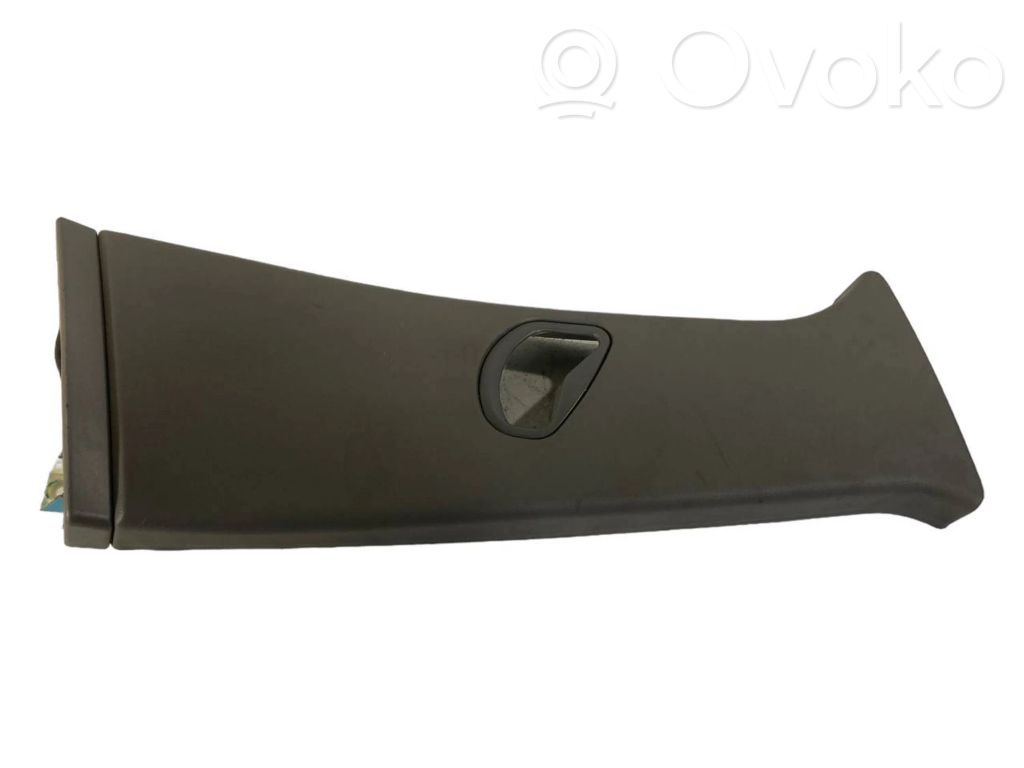 (B) statņa dekoratīvā apdare (augšdaļa)