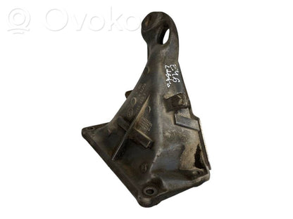 Dzinēja nostiprināšanas stiprinājums-kronšteins