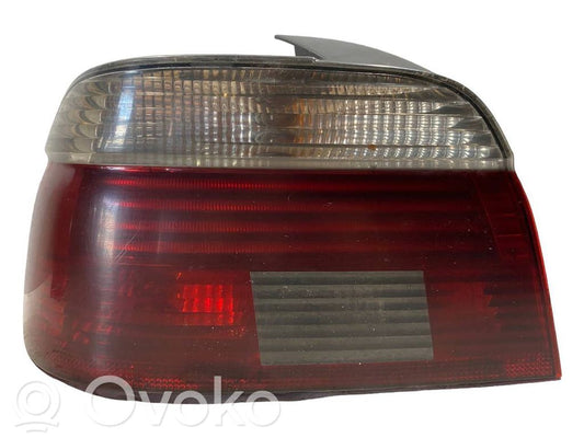 Задний фонарь в кузове