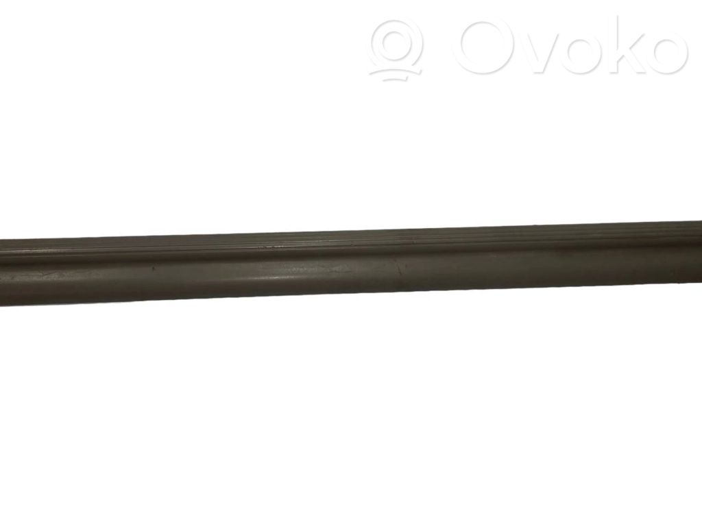 Priekšējā sliekšņa dekoratīvā apdare (iekšējā)