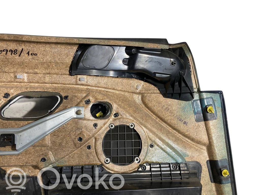 Priekšējo durvju apdare