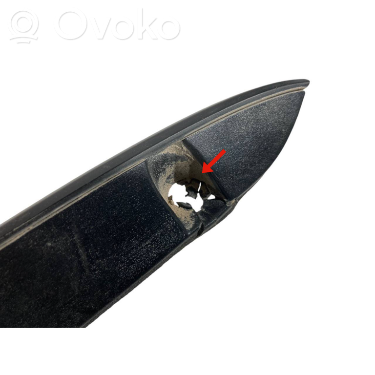 Bagāžnieka numura zīmes apgaismojuma līste