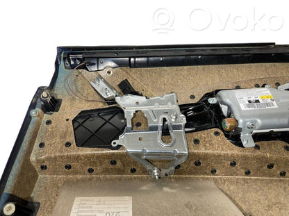 Apšuvums aizmugurējām durvīm