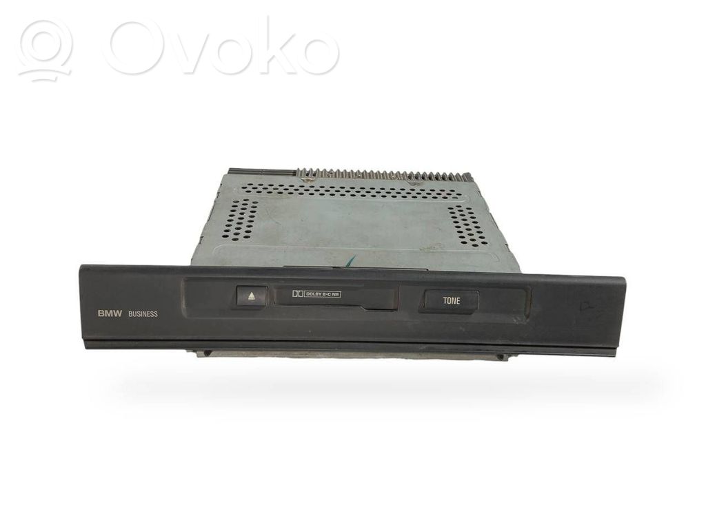 Radio / CD/DVD atskaņotājs / navigācija