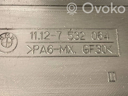 Dzinēja pārsegs (dekoratīva apdare)