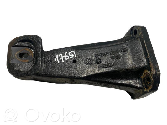 Engine mounting bracket