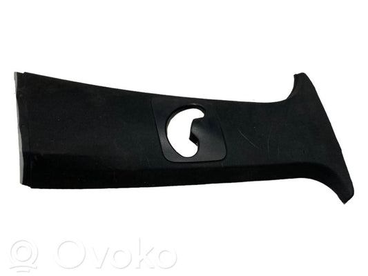 (B) statņa dekoratīvā apdare (augšdaļa)