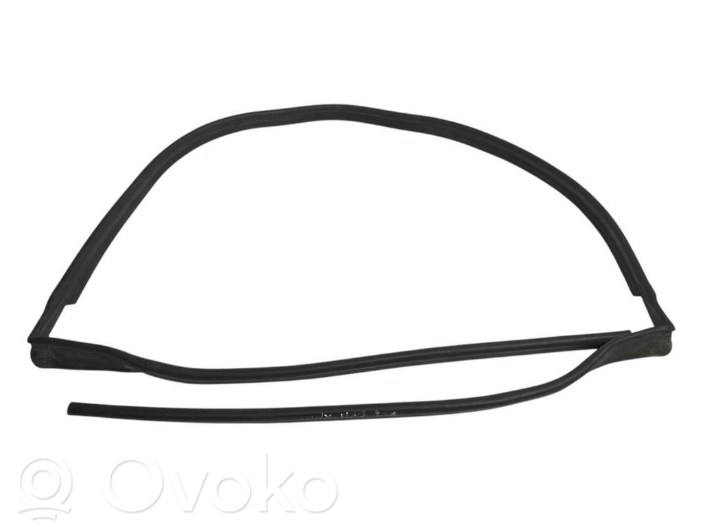 Резиновая накладка (на дверь багажника)