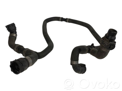 Caurulīte (-es) / šļūtene (-es)