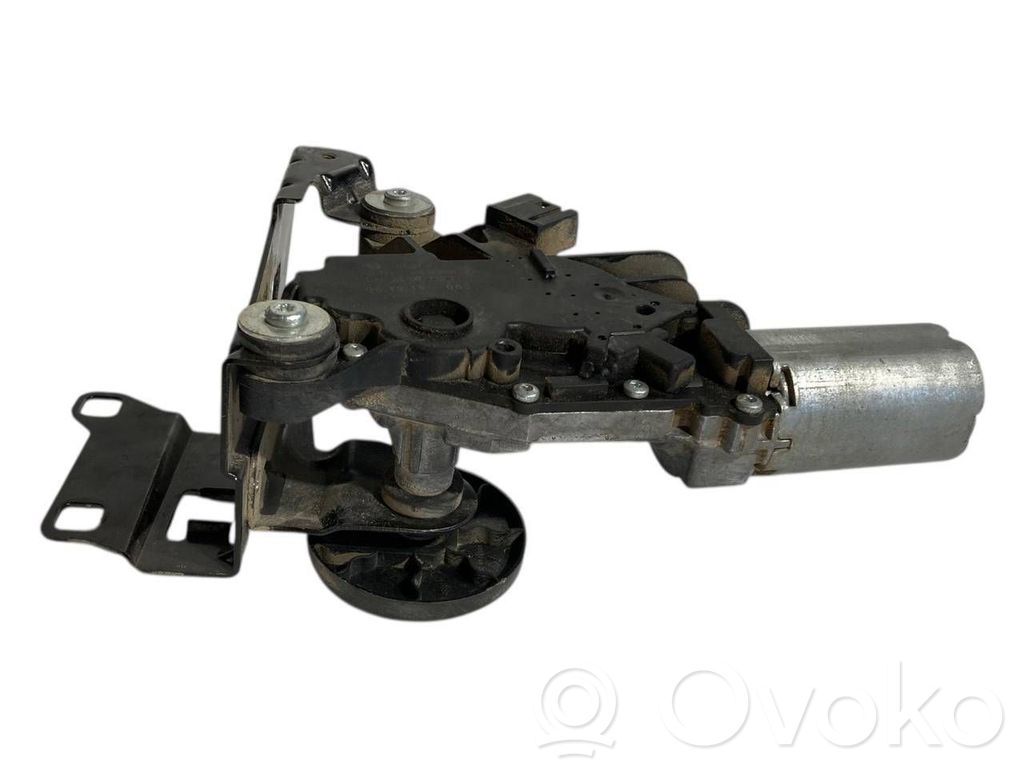 Aizmugurējā loga tīrītāja motoriņš