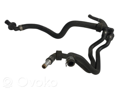 Caurulīte (-es) / šļūtene (-es)